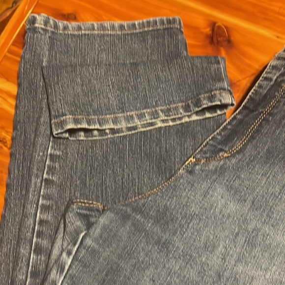 Size 14 Gloria Vanderbilt Amanda boot cut medium wash blue denim jeans - Picture 3 of 16